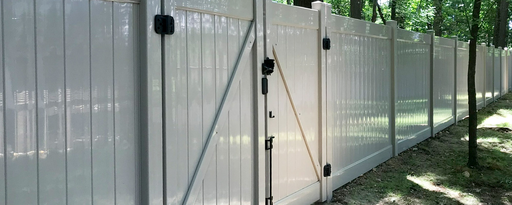 Vinyl residential gate in Western Pennsylvania