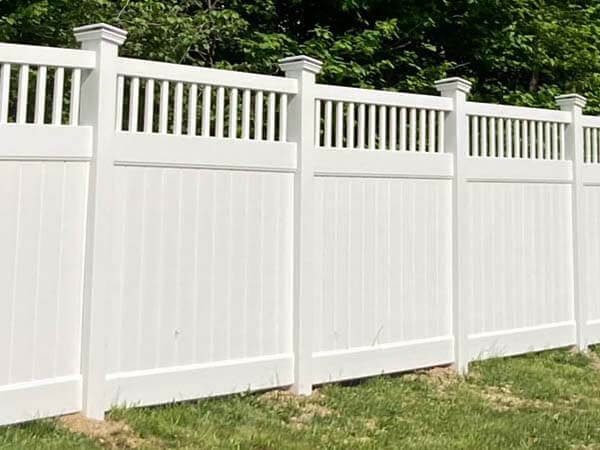 White spindle top vinyl fence installed in Butler Pennsylvania for semi-privacy